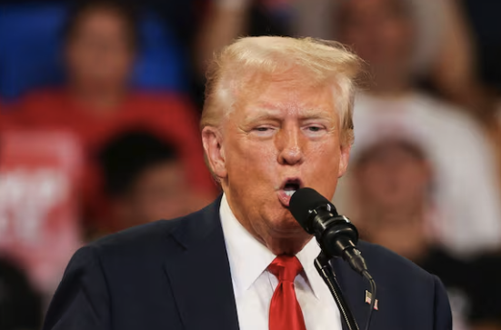 Campaña Presidencial en EE.UU.: La “Alegría” de Harris vs. el “Declive” de Trump